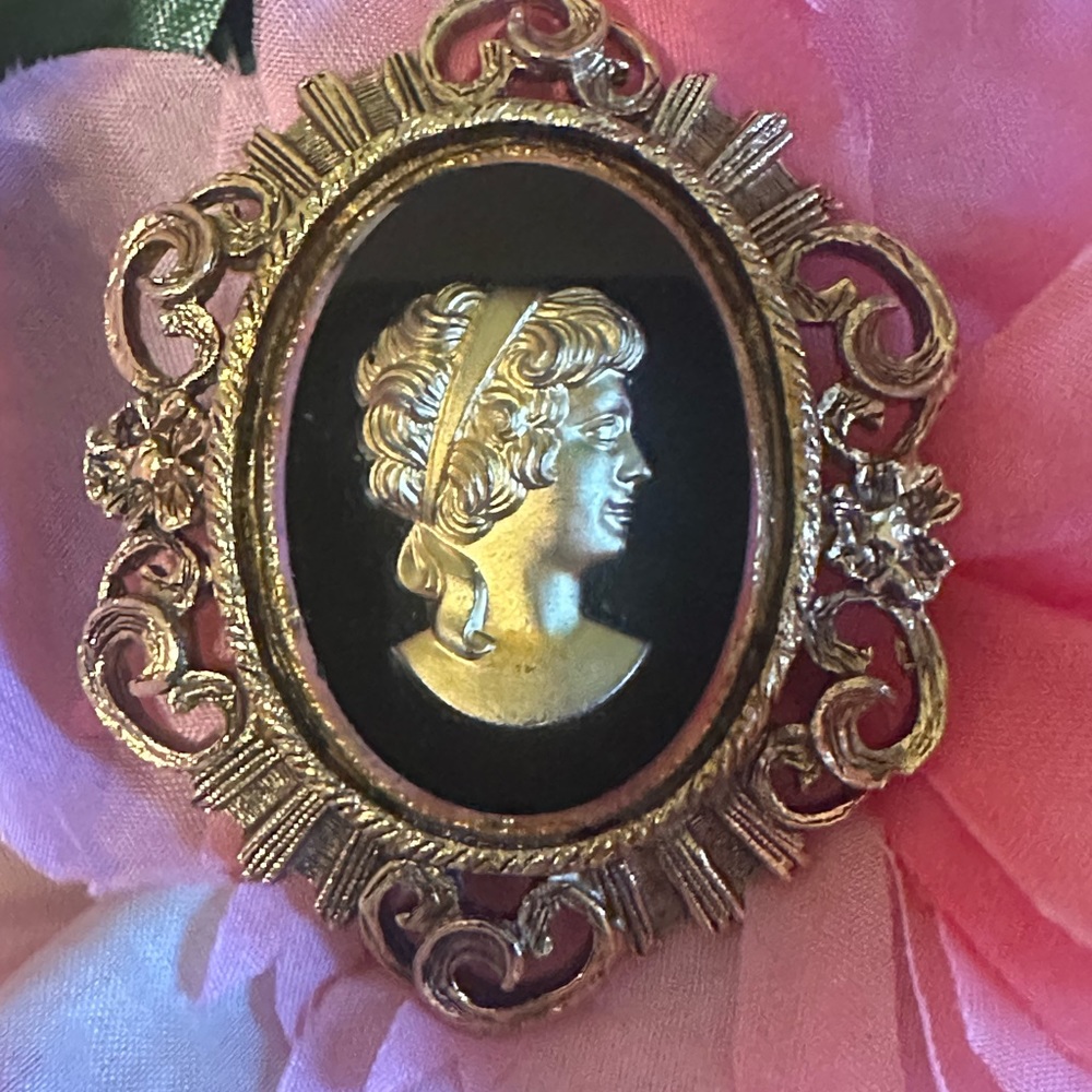 Gold-tone Ornate Black Glass Cameo Brooch